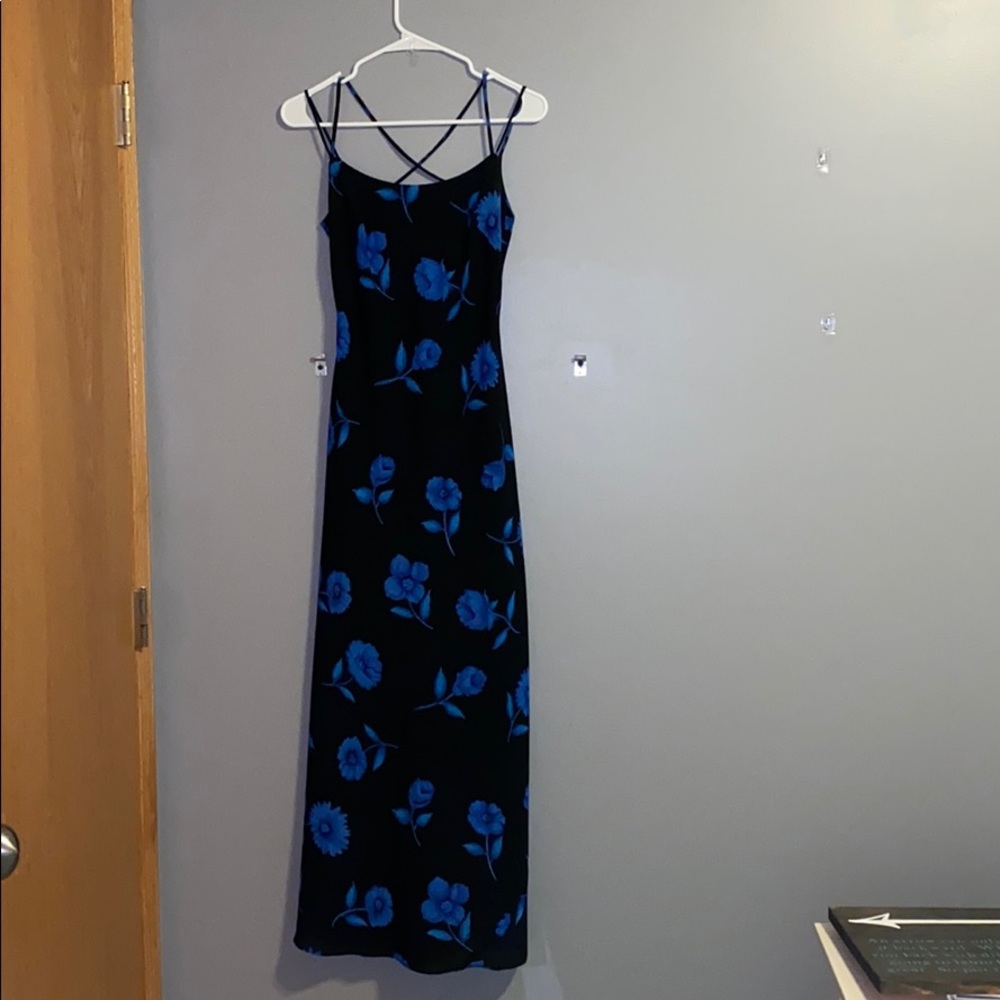 A long black and blue dress